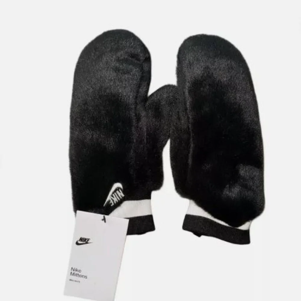 Nike Women’s Warm Faux Fur Mittens Black White Winter Soft Gloves Size XS/S NWT